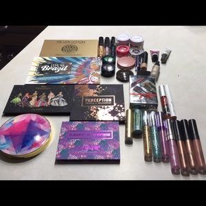 Huge lot of makeup, palettes, new samples etc